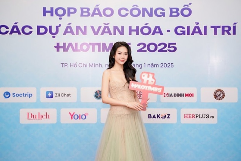 Hoa hậu Bùi Quỳnh Hoa