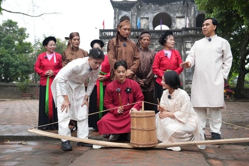 Diễn viên Long Vũ, Thu Hà Ceri, MC Quyền Linh và ca sĩ Thanh Duy có những trải nghiệm thú vị tại thôn Cao