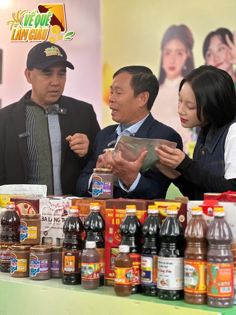 MC Quyền Linh livestream sản vật nước mắm đặc sắc của Thanh Hoá