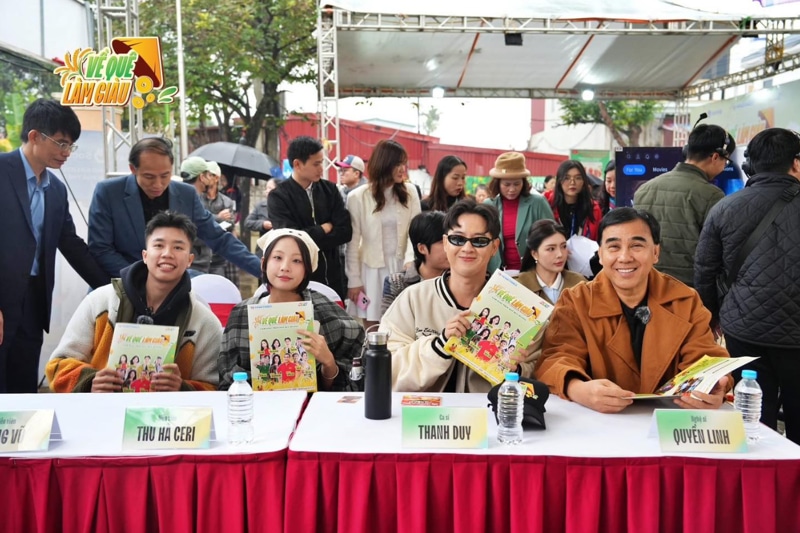 Các nghệ sĩ tham gia phiên live tại Hưng Yên
