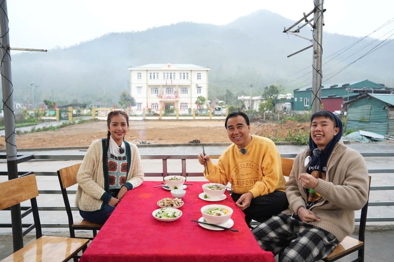 Hành Trình Đa Sắc Màu Tại Bản Sen