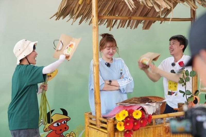 Những khoảnh khắc của Hari Won trong sự kiện livestream tại Đà Nẵng của chương trình “Về quê làm giàu”