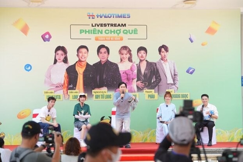 Các nghệ sĩ đem đến màn khởi động hứng khởi tại Phiên chợ quê của “Về quê làm giàu”
