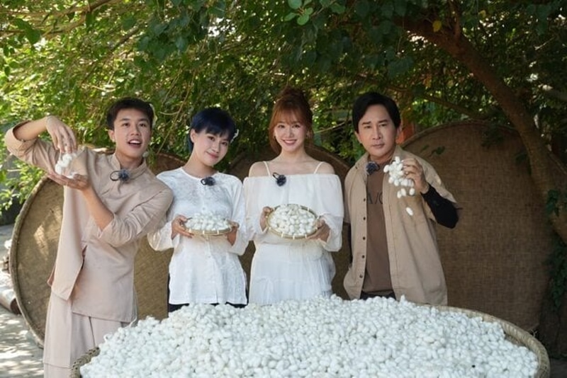 NSƯT Kim Tử Long, Hari Won, Long Vũ cùng khách mời là rapper Pháo bắt đầu hành trình tại Quảng Nam của “Về quê làm giàu” tại làng lụa Mã Châu