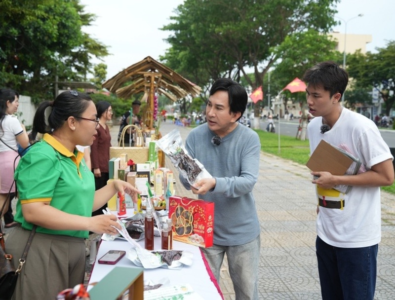 NSƯT Kim Tử Long đã xuất hiện đúng lúc và mang đến một chiến lược kinh doanh đầy táo bạo
