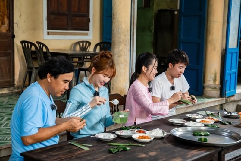 Nhờ sự tỉ mỉ và tinh thần học hỏi nhiệt tình của Hari Won không chỉ chiến thắng thử thách mà còn để lại ấn tượng sâu sắc trong lòng người dân địa phương.