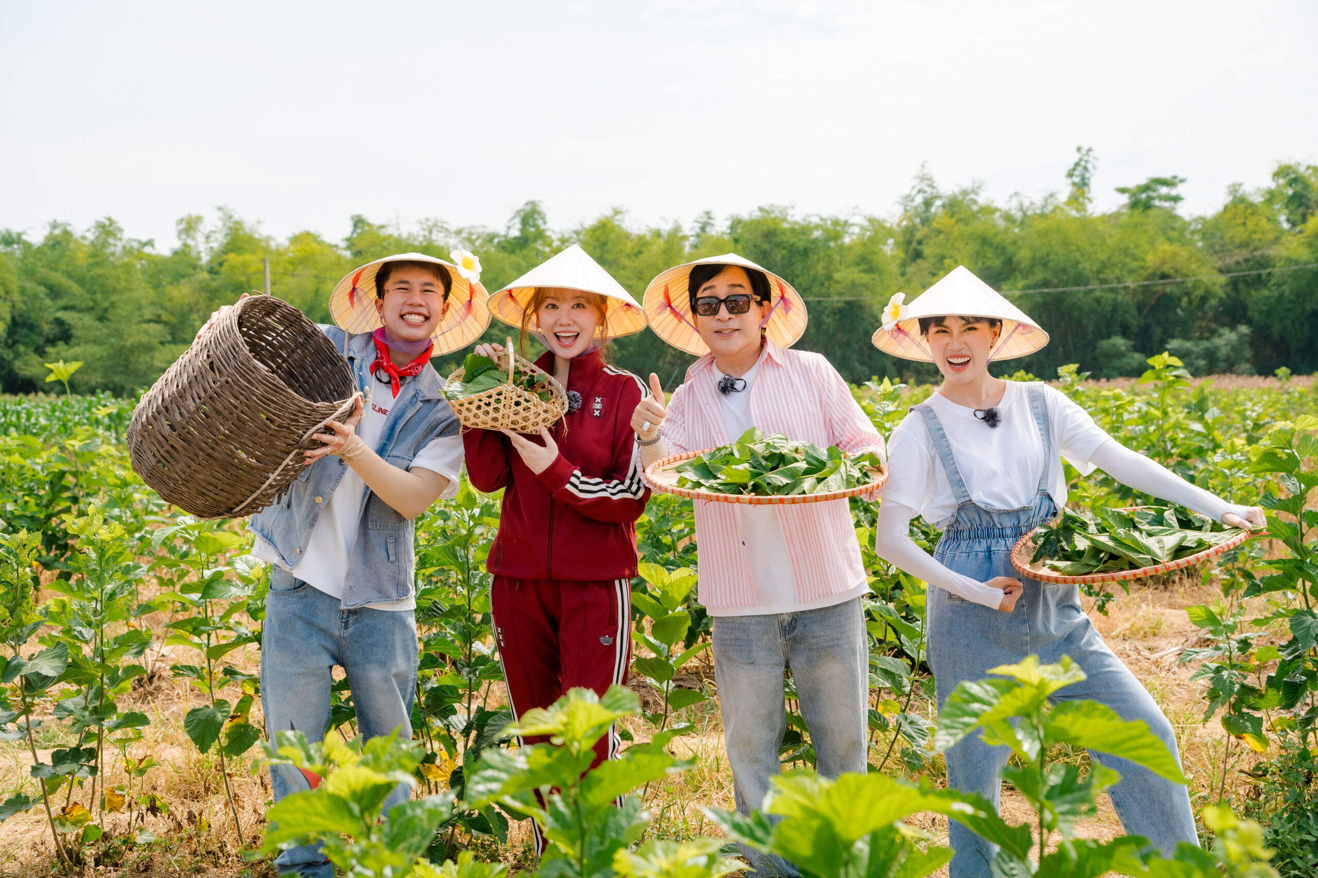 Ba nghệ sĩ Hari Won, Pháo và Long Vũ lần lượt bước vào thử thách, mỗi người có 5 phút để thực hành quay tơ