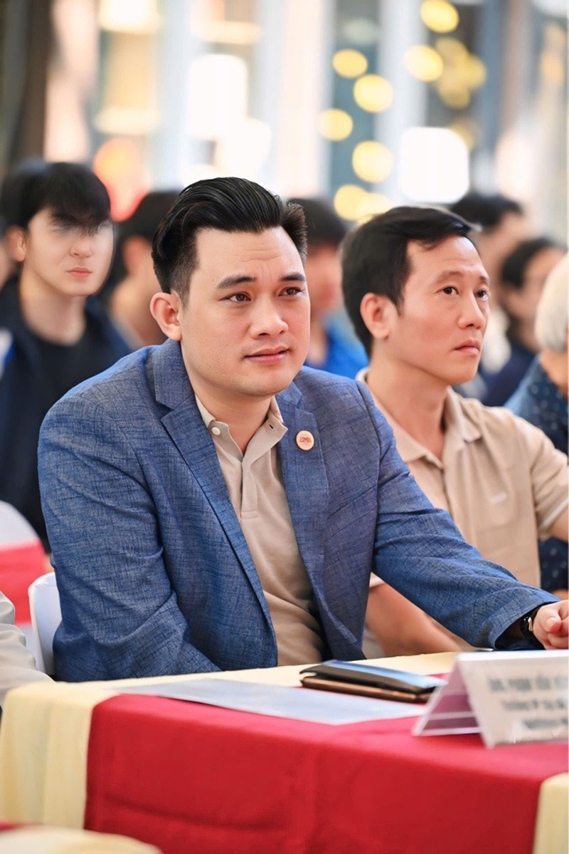 Theo ông Lê Văn Thương, báo chí khó cạnh tranh về tốc độ với mạng xã hội, nhưng có thể vượt trội về chiều sâu và tính chuyên nghiệp