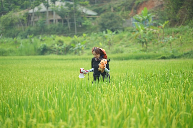 Bà Nguyễn Huyền Trang - Giám đốc Sản xuất “Về Quê Làm Giàu”