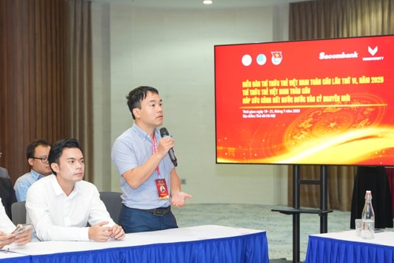 Các trí thức trẻ Việt ở nước ngoài đóng góp ý kiến.
