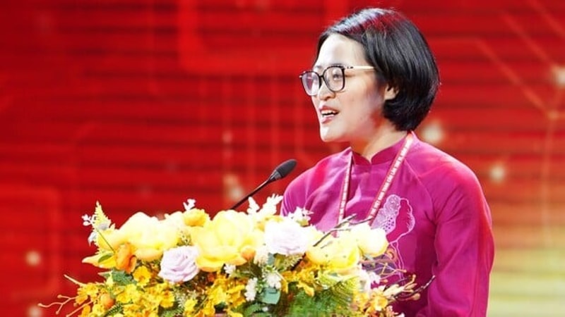 Phó Giáo sư, Tiến sĩ Đào Việt Hằng, Chủ tịch Mạng lưới Trí thức trẻ Việt Nam toàn cầu, khai mạc Diễn đàn, kêu gọi trí thức trẻ kết nối và cống hiến cho kỷ nguyên mới của đất nước.