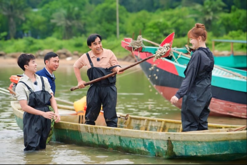 dàn nghệ sĩ lần đầu trải nghiệm nghề cào nghêu truyền thống