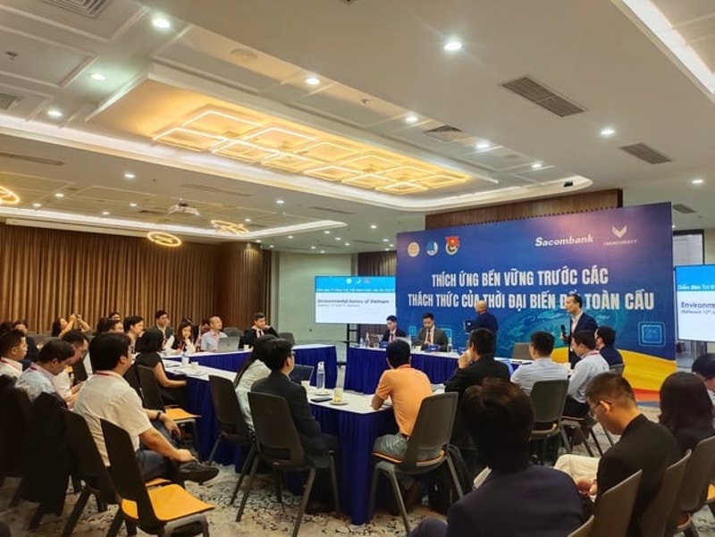 nhóm thảo luận số 3 tập trung vào chủ đề Thích ứng bền vững trước các thách thức của biến đổi toàn cầu